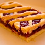 Meggyes rácsos pite kép