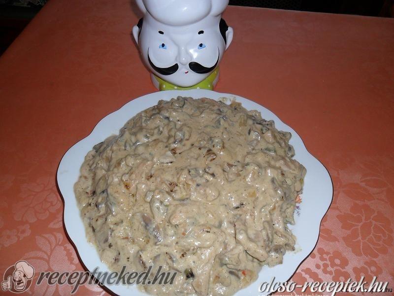 Sertéscsíkok stroganoff módra