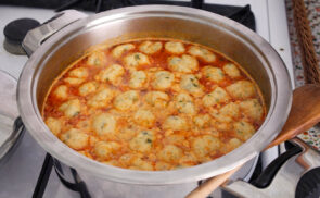 Burgonyagombóc leves