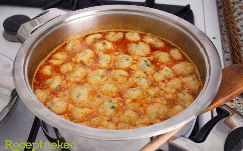 Burgonyagombóc leves