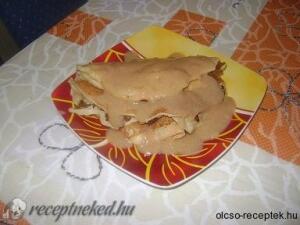 Rétegzett almás palacsinta mézes szósszal