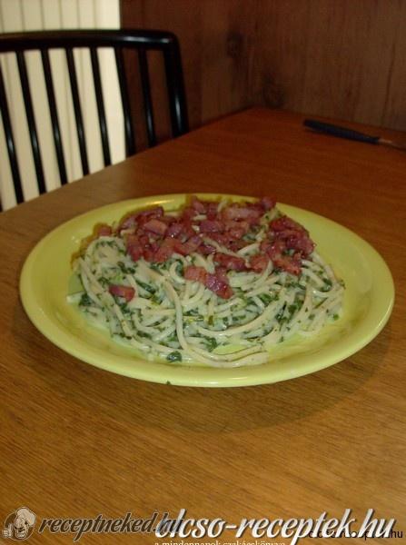 Spenótos spagetti