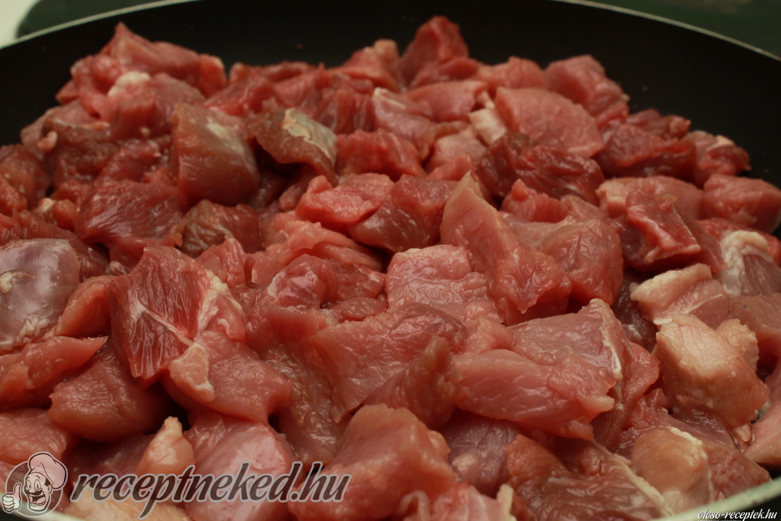 Fokhagymás tokány első lépés