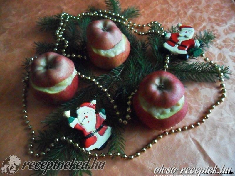 Almaleves almába töltve