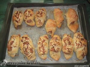 Füstölt sajtos virslis kifli