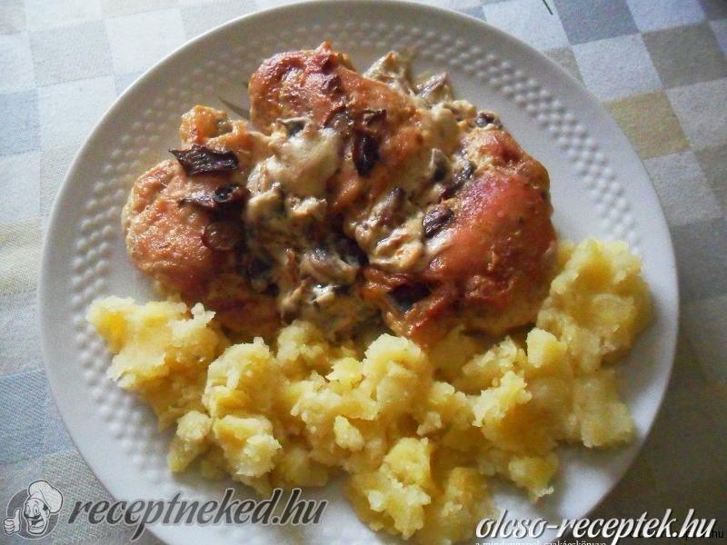 Gombás-tejfölös csirkecomb