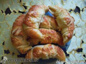 Sajtos kifli kefires tésztából kép