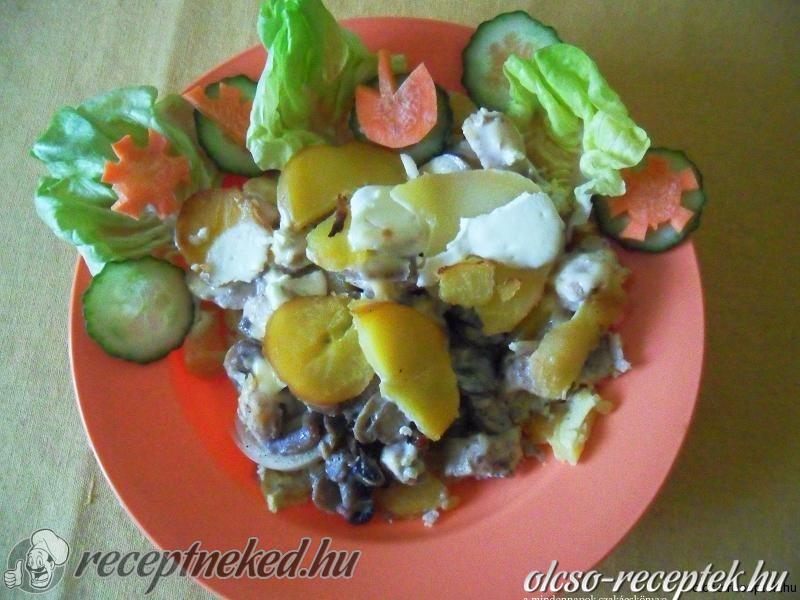 Húsos-gombás rakott krumpli