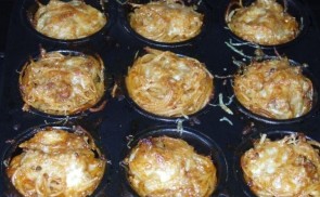 Maradék spagetti muffin formában