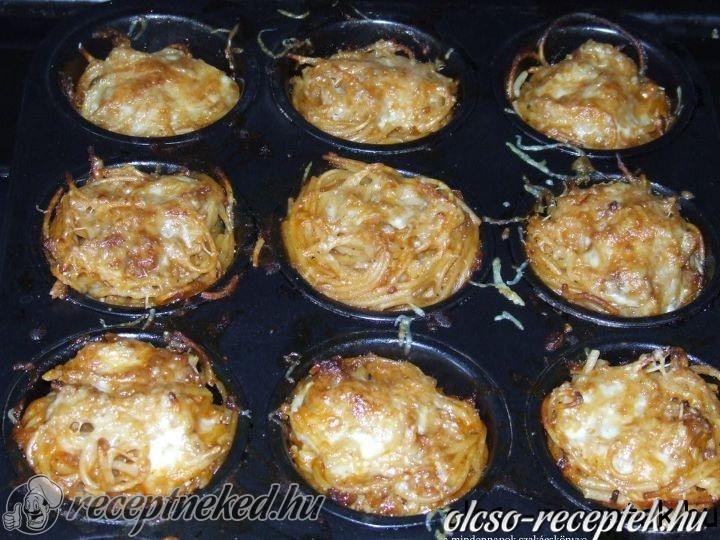 Maradék spagetti muffin formában