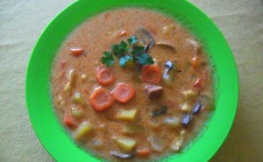 Tárkonyos-gombás sertésragu leves