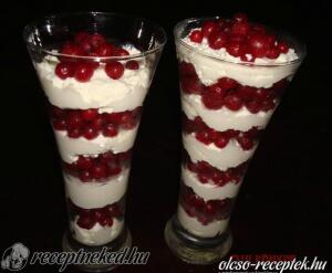 Túrós-ribizlis pohárdesszert