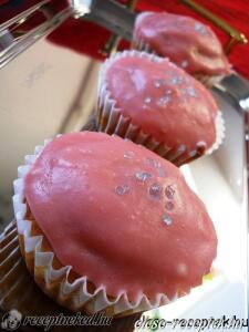 Ananászos répatorta hamis marcipán bevonattal