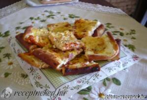 Tejfölös, sajtos, szalonnás lepény