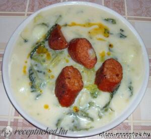 Kelkáposztafőzelék sült kolbásszal
