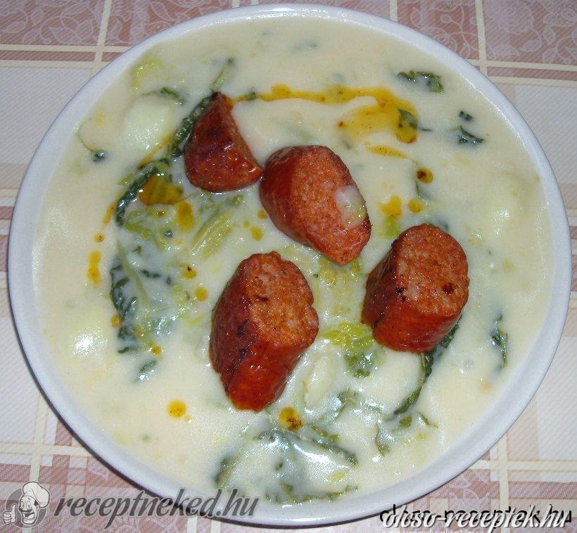 Kelkáposztafőzelék sült kolbásszal
