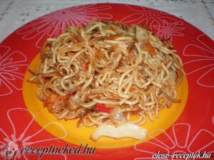 Pirított tészta zöldségekkel