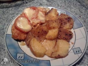 Mozzarellás paradicsomos csirke fűszeres burgonyával