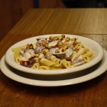 Penne Gorgonzola mártással ,szőlővel és dióbéllel