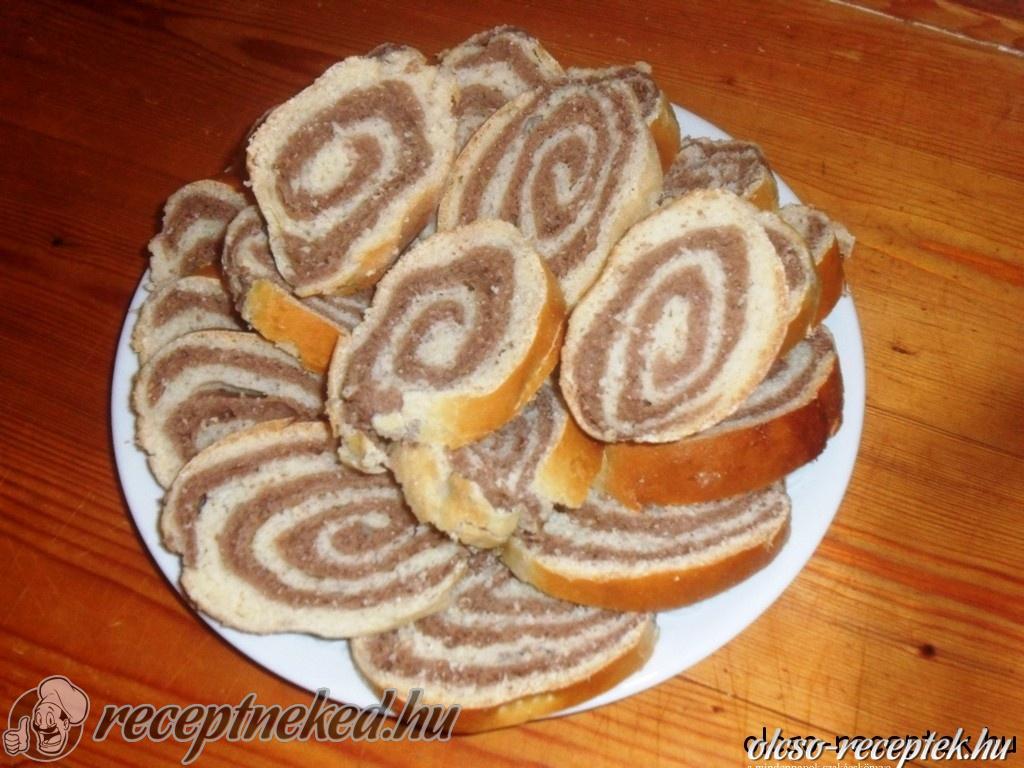 Csíkos kalács őzgerinc formában sütve