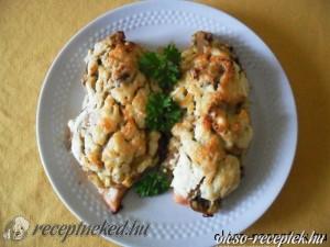 Gombás rakott csirke