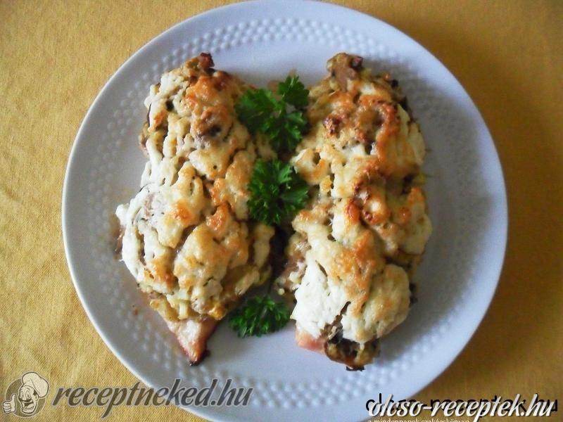 Gombás rakott csirke