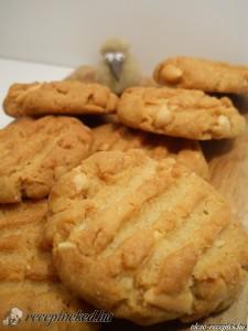 Mogyorós-mogyoróvajas keksz