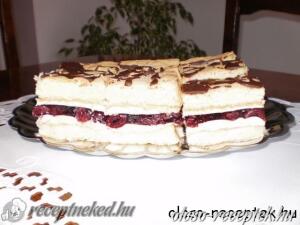 Meggyes zselés piskóta