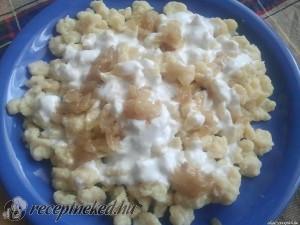 Hagymás, tejfölös galuska kép