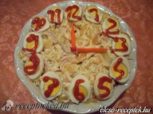 Órás kurmplisaláta