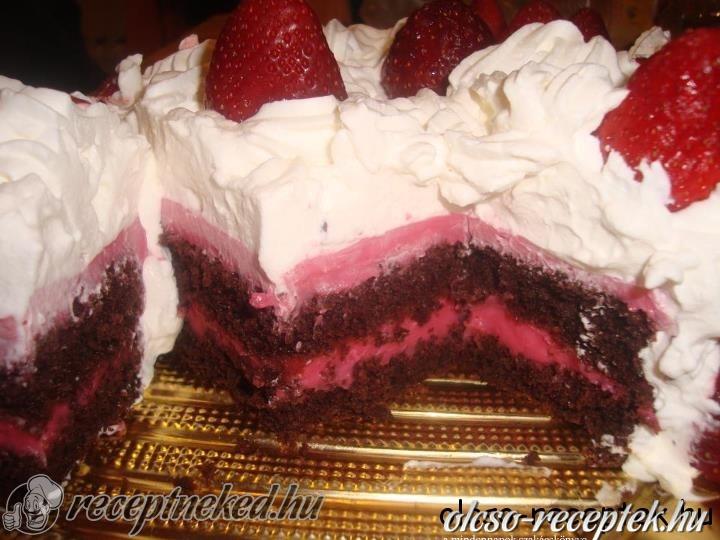 Eper krémmel töltött piskóta