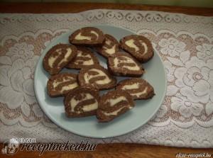 Keksztekercs vanília krémmel