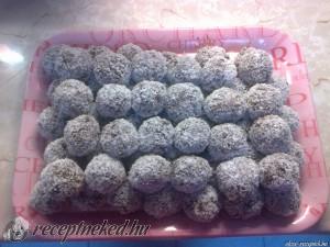 Meggyes kókuszgolyó kép