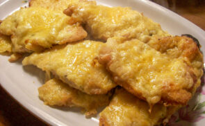 Tejszínes-sajtos csirkemell