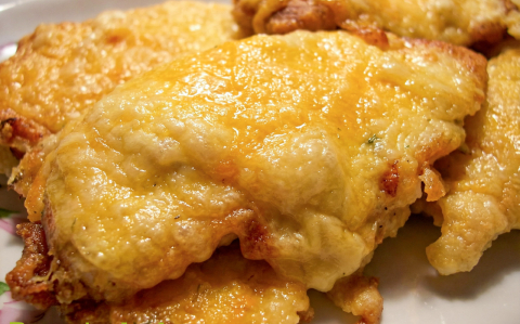 Tejszínes-sajtos csirkemell