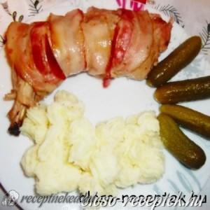 Baconben sült fűszeres csirkecomb kép