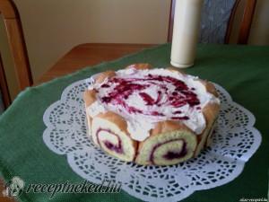 Piskótatekercses áfonyás túrótorta kép