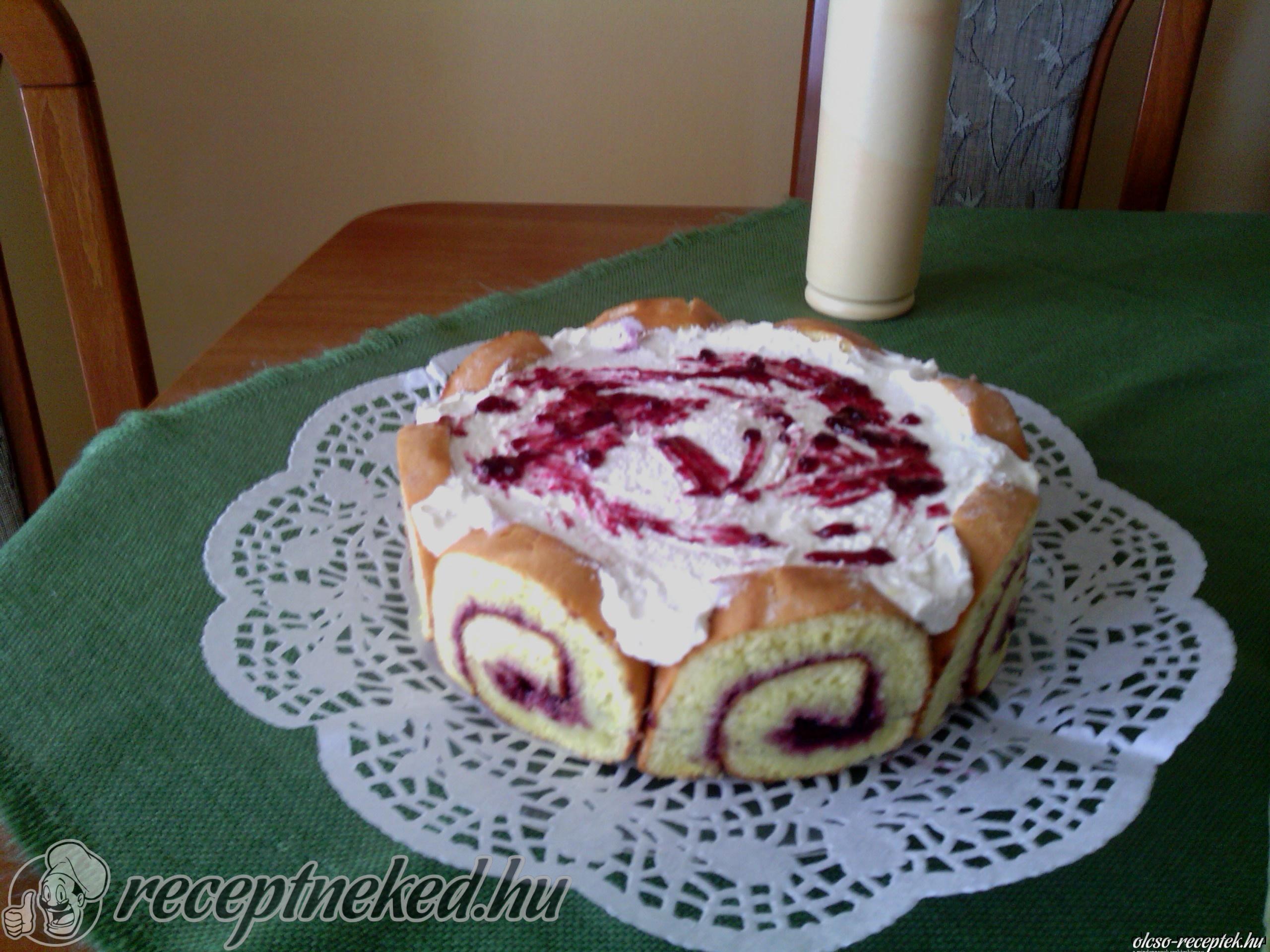 Piskótatekercses áfonyás túrótorta kép