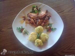 Mézes csirkeszárny rizsgombóccal kép