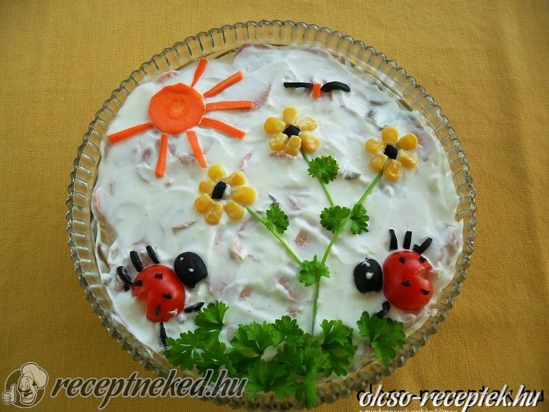 Gombás virslisaláta kép