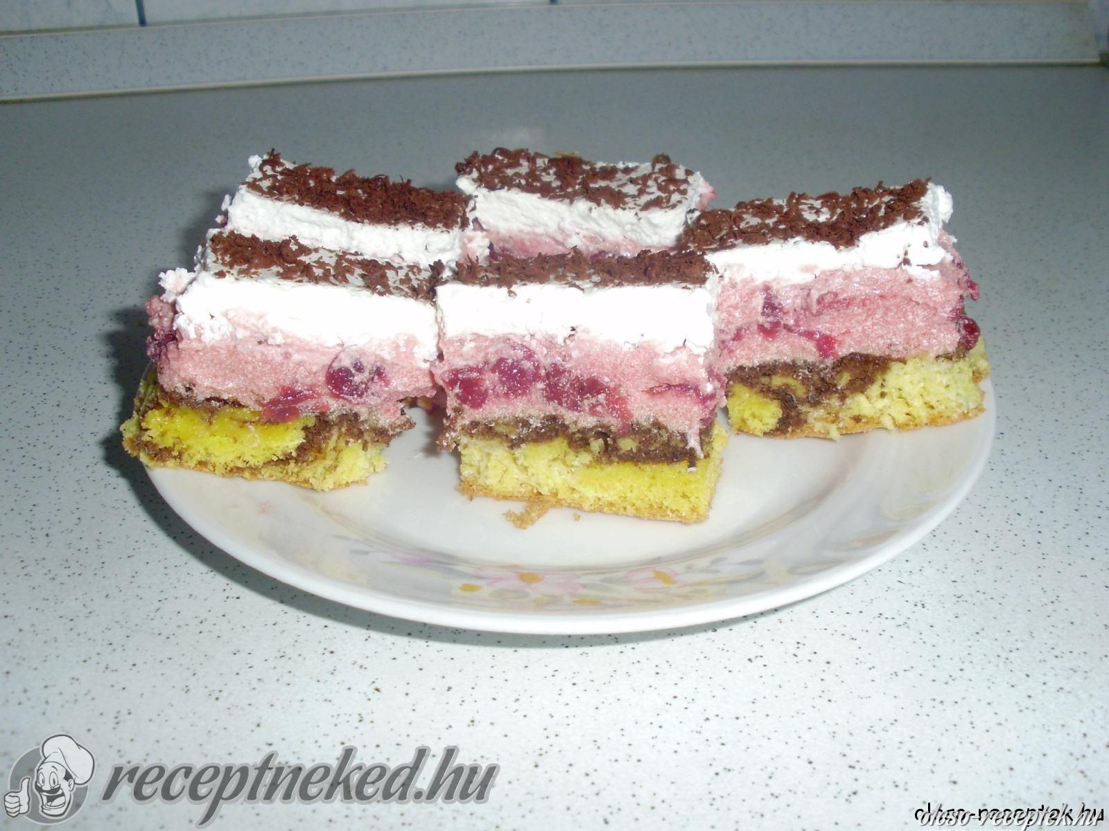 Meggyes habos szelet