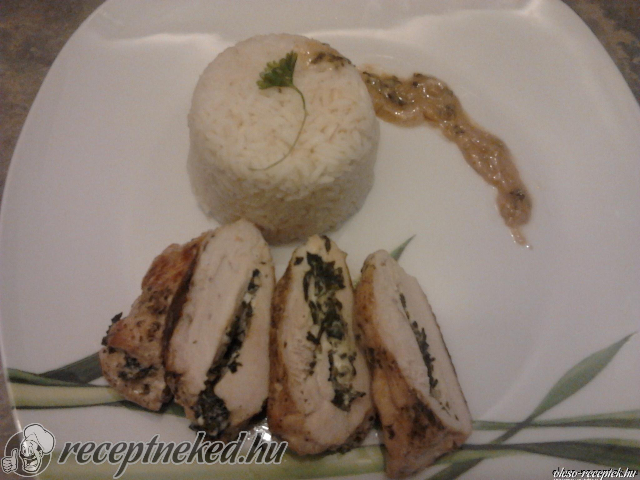 Petrezselymes fetával töltött csirkemell