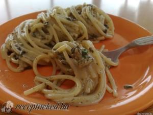 Kucsmagombás-sóskás spagetti