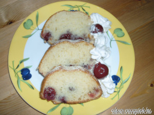 Meggyes-bögrés süti őzgerinc formában