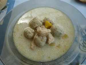 Kapros húsgombóc leves