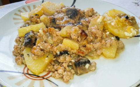 Gombás-húsos tepsis burgonya