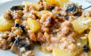 Gombás-húsos tepsis burgonya