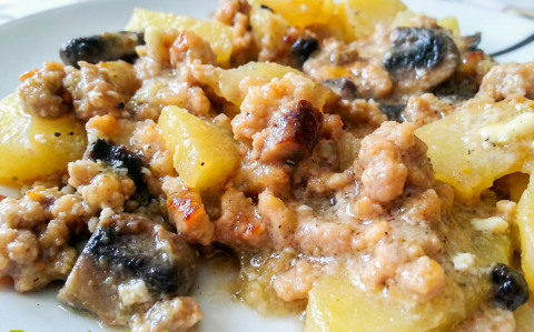 Gombás-húsos tepsis burgonya