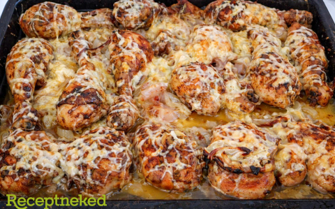 Hagymás, sajtos csirkecombok