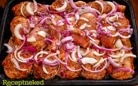 Hagymás, sajtos csirkecombok